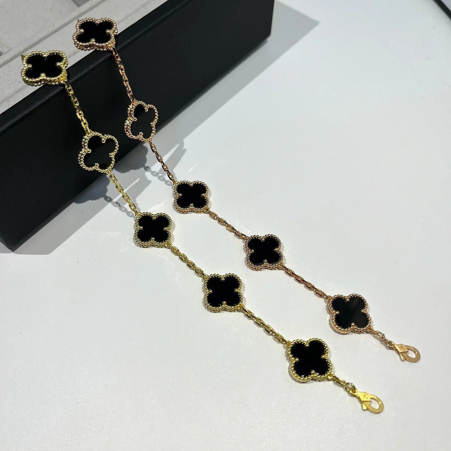 [Novalux]LUCKY CLOVER 5-MOTIF BRACELET - BLACK OXNY COLLECTION