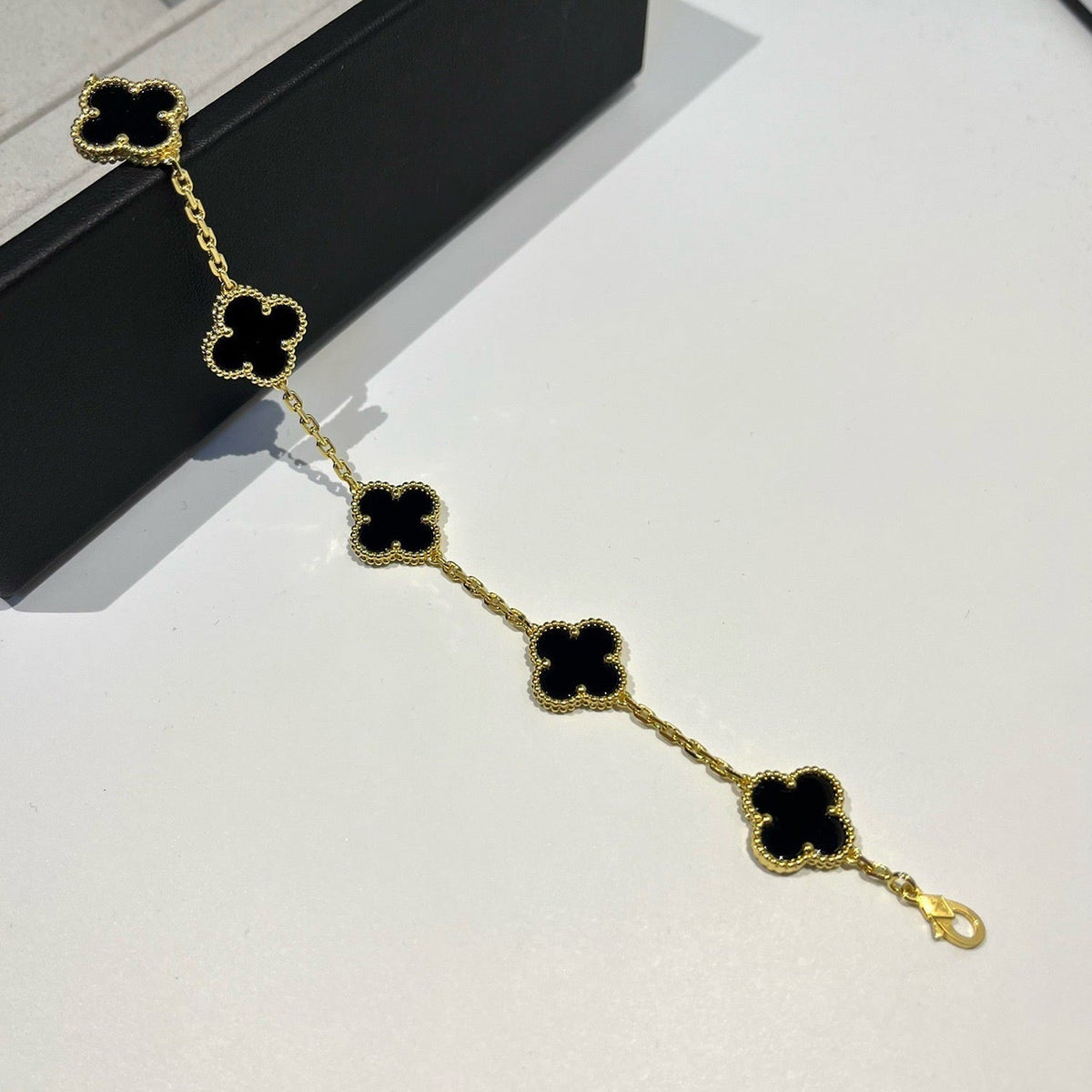 [Novalux]LUCKY CLOVER 5-MOTIF BRACELET - BLACK OXNY COLLECTION