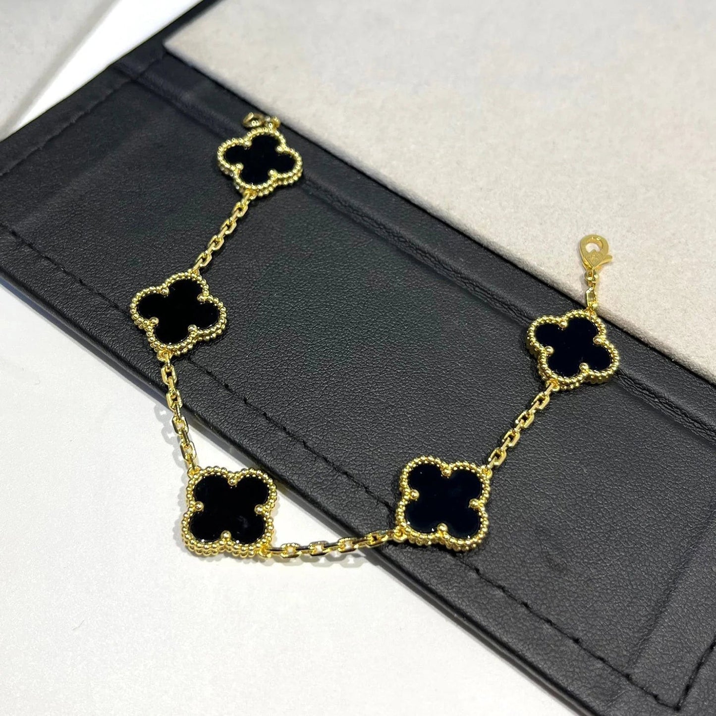 [Novalux]LUCKY CLOVER 5-MOTIF BRACELET - BLACK OXNY COLLECTION