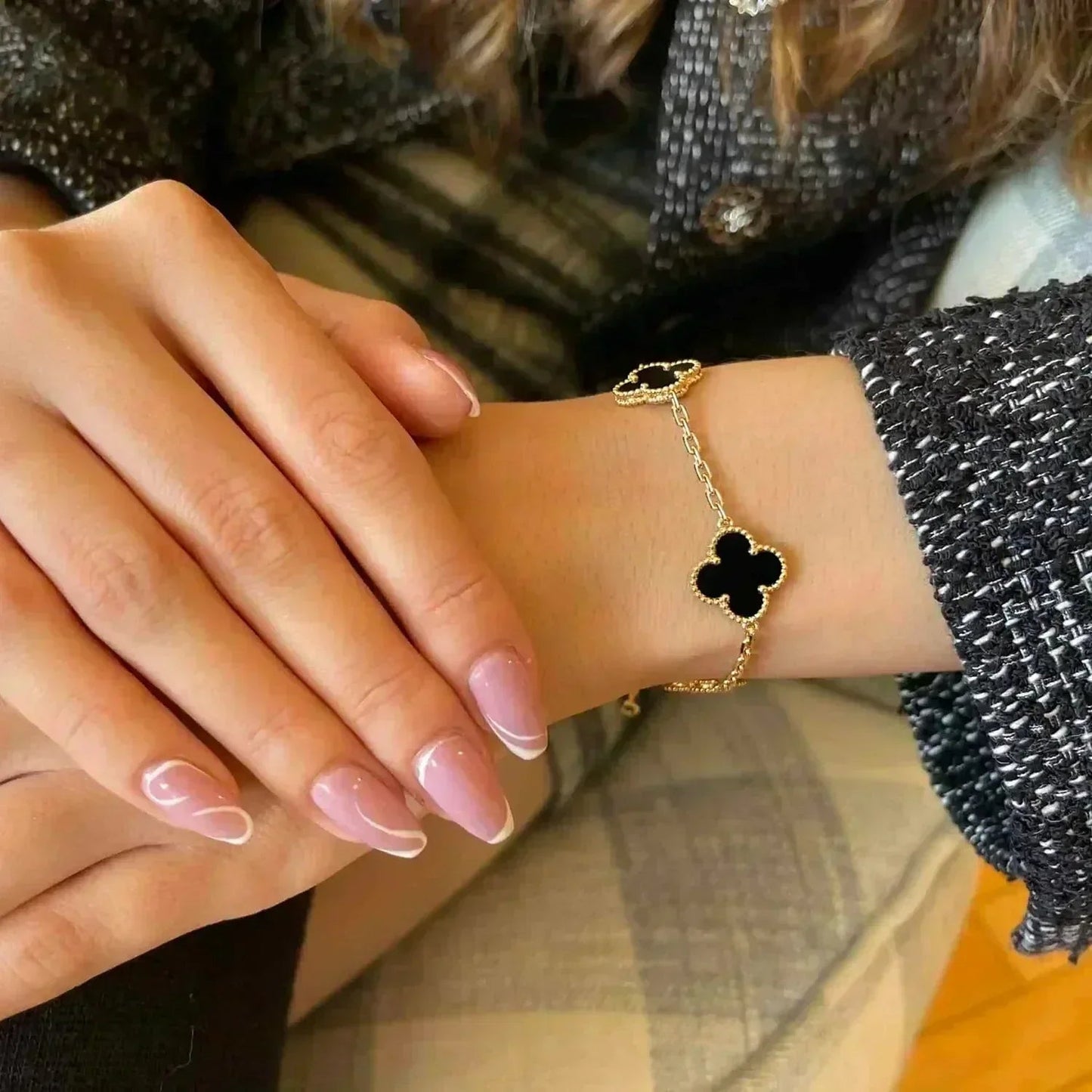 [Novalux]LUCKY CLOVER 5-MOTIF BRACELET - BLACK OXNY COLLECTION