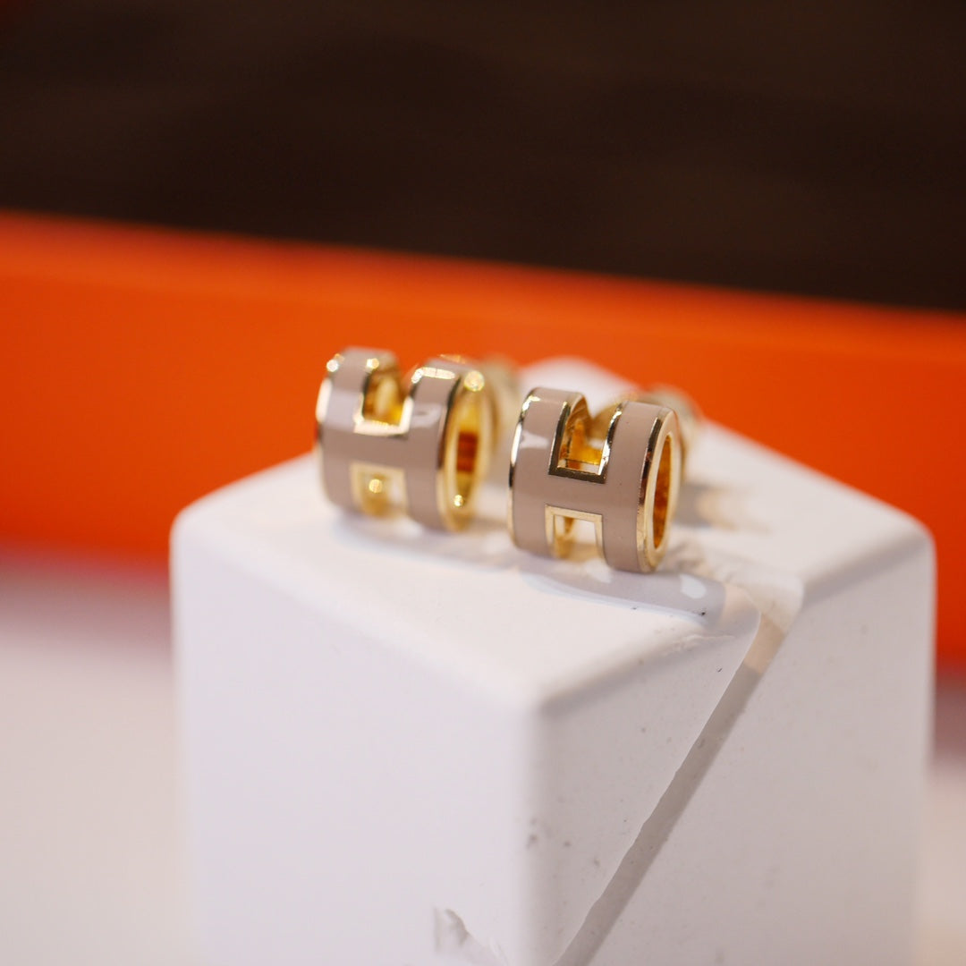[Novalux]MINI POP H GOLD EARRINGS GREY