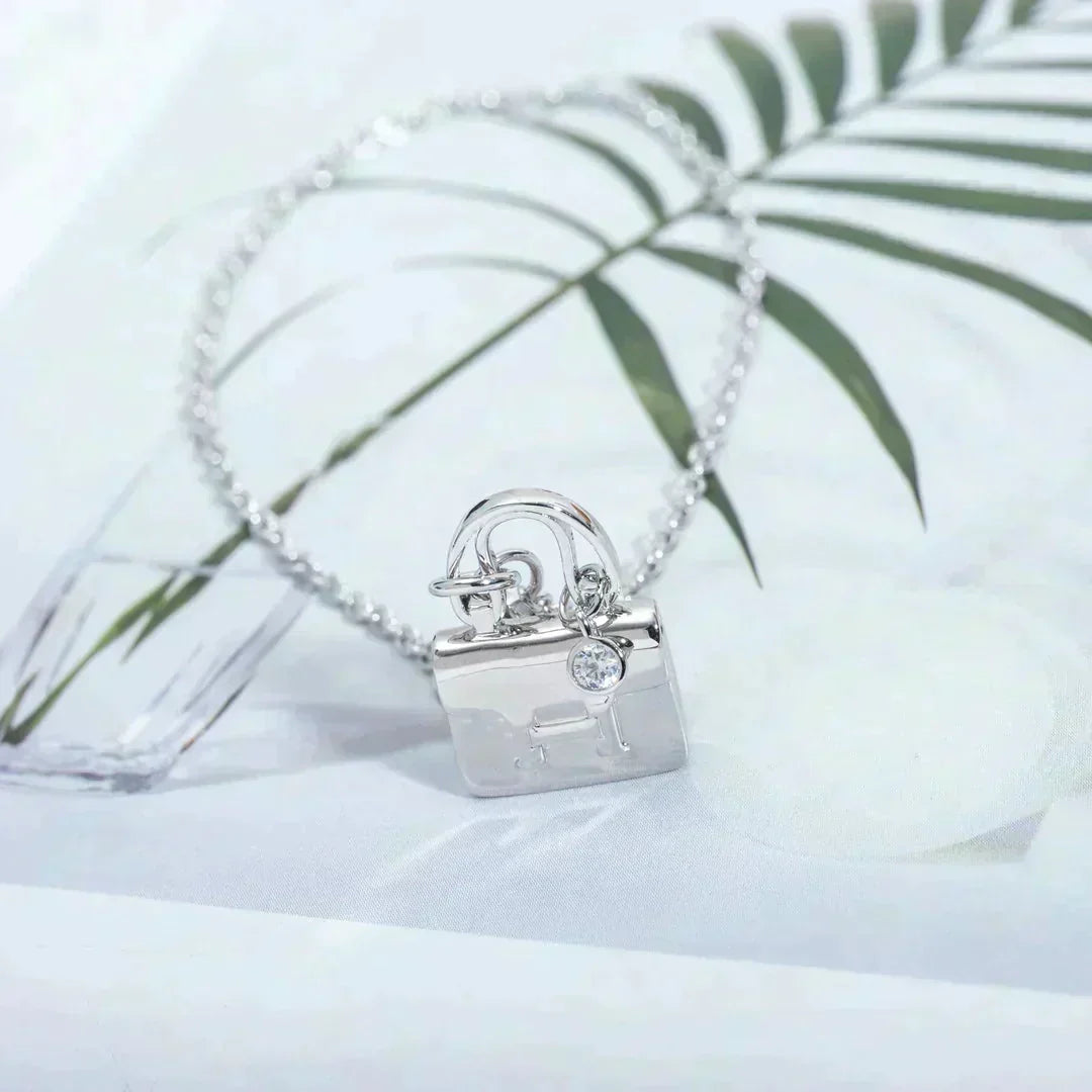 [Novalux]AMULETTE PEDANT SILVER NECKLACE