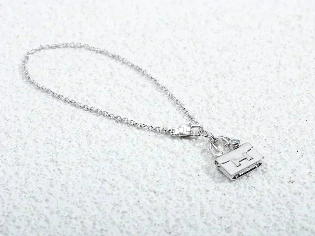 [Novalux]AMULETTE PEDANT SILVER NECKLACE