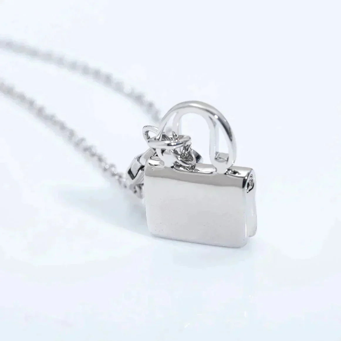 [Novalux]AMULETTE PEDANT SILVER NECKLACE
