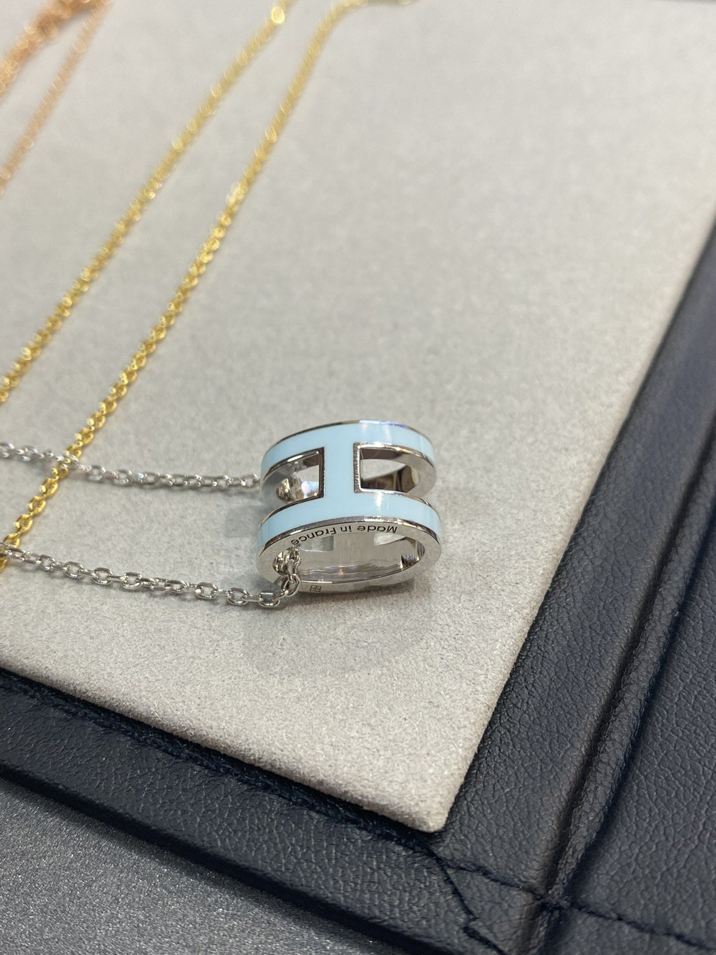[Novalux]POP H LIGHT BLUE NECKLACE