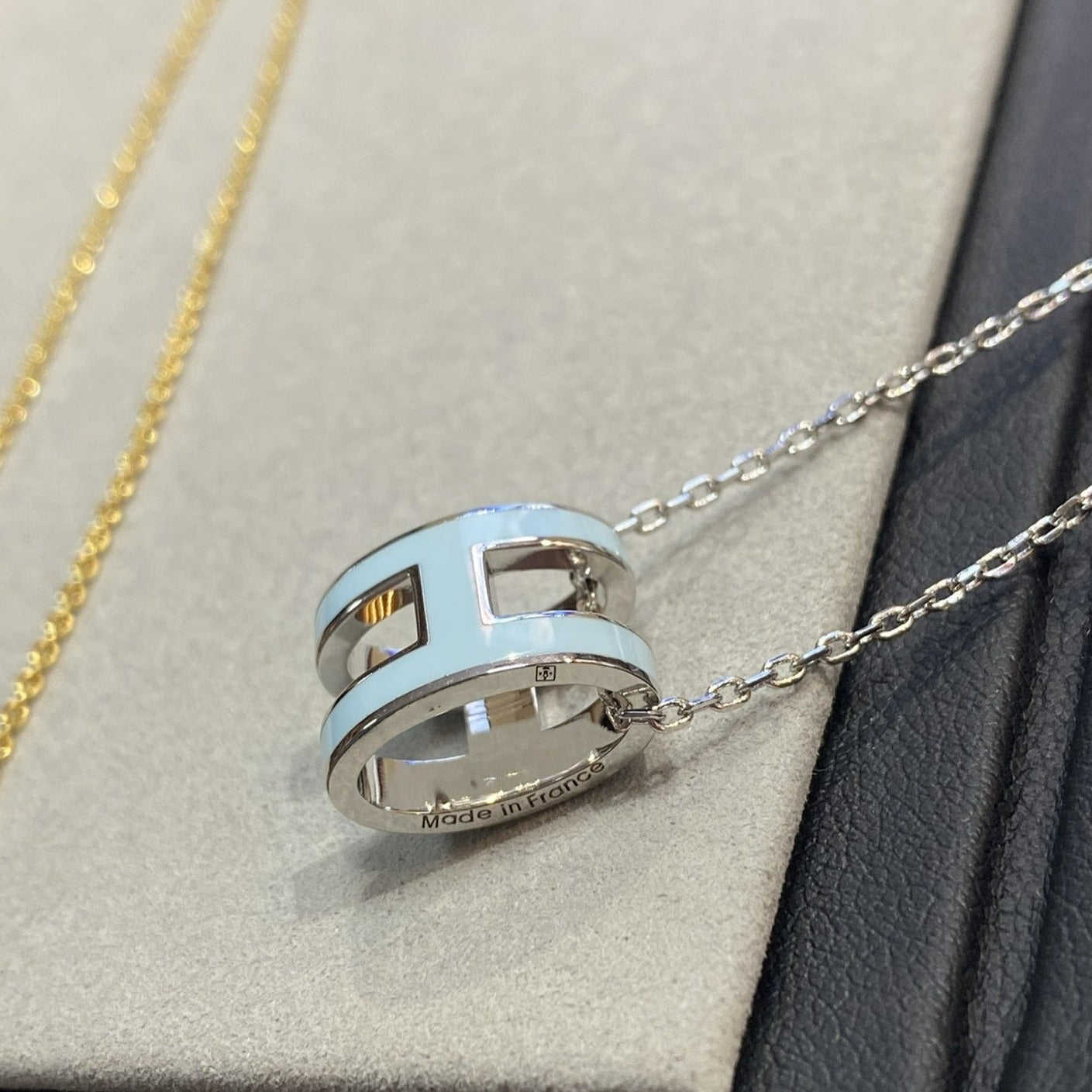 [Novalux]POP H LIGHT BLUE NECKLACE