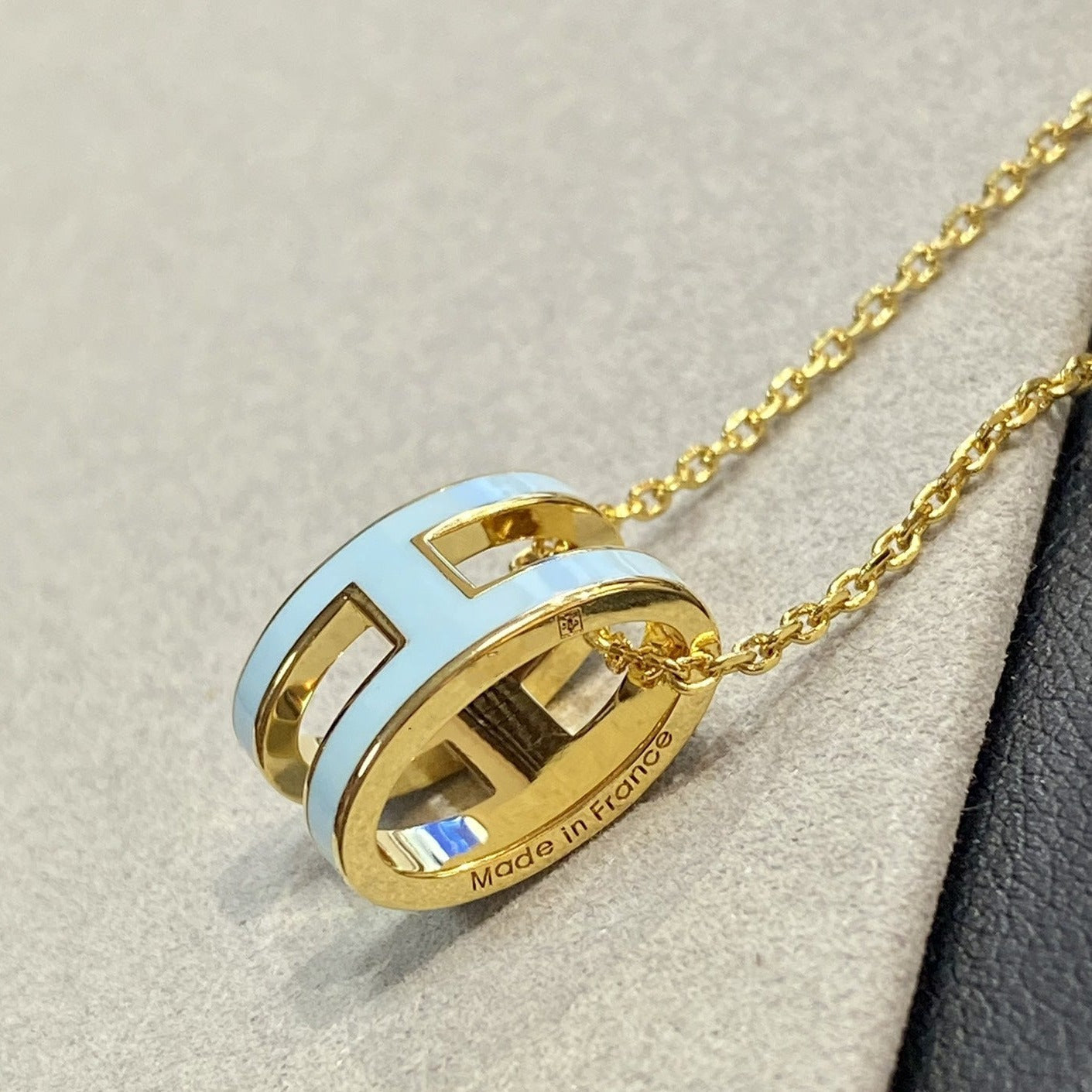 [Novalux]POP H LIGHT BLUE NECKLACE