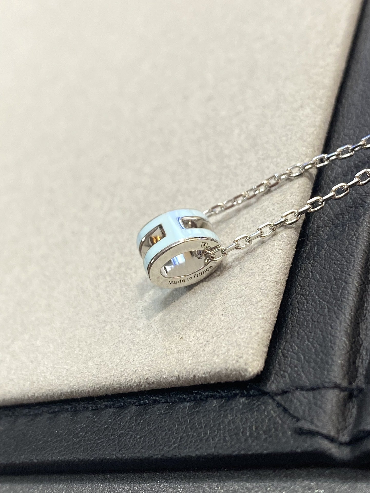 [Novalux]POP H LIGHT BLUE NECKLACE