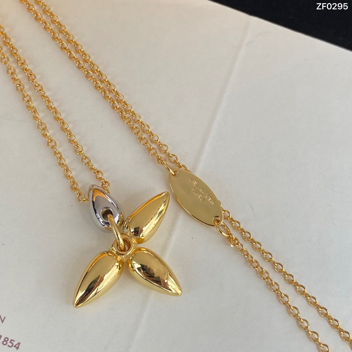 [Novalux]LOUISETTE PEDANT GOLD NECKLACE