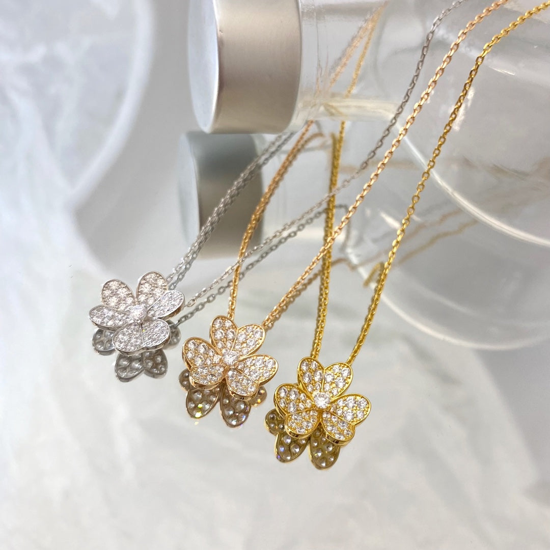[Novalux]PAVÉ DIAMOND FLOWER CHARM NECKLACE