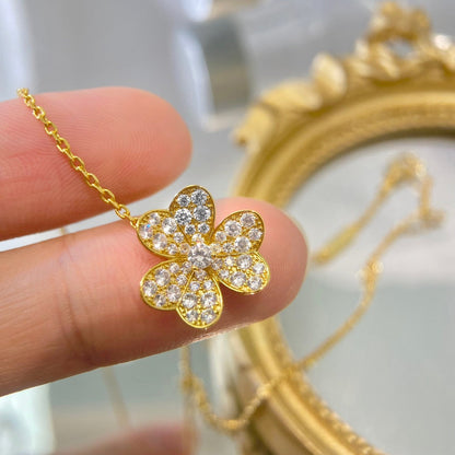 [Novalux]PAVÉ DIAMOND FLOWER CHARM NECKLACE