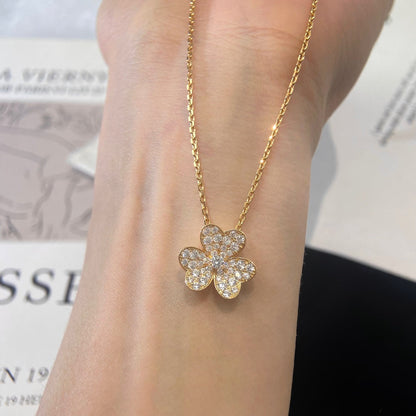 [Novalux]PAVÉ DIAMOND FLOWER CHARM NECKLACE