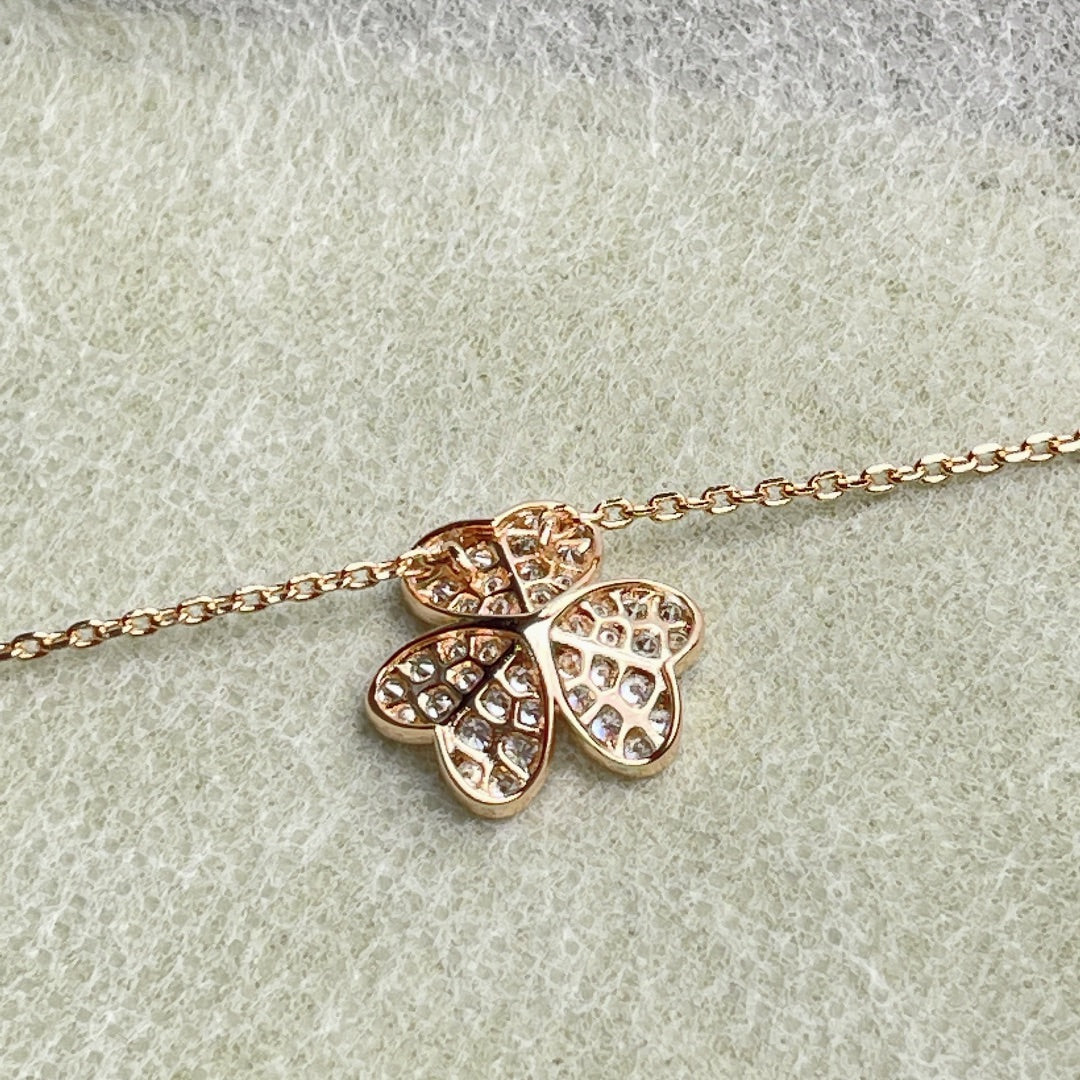 [Novalux]PAVÉ DIAMOND FLOWER CHARM NECKLACE