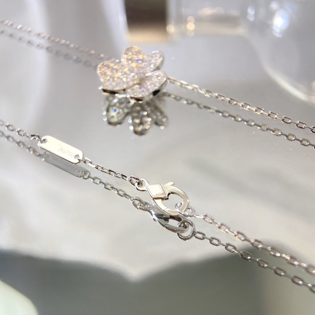 [Novalux]PAVÉ DIAMOND FLOWER CHARM NECKLACE