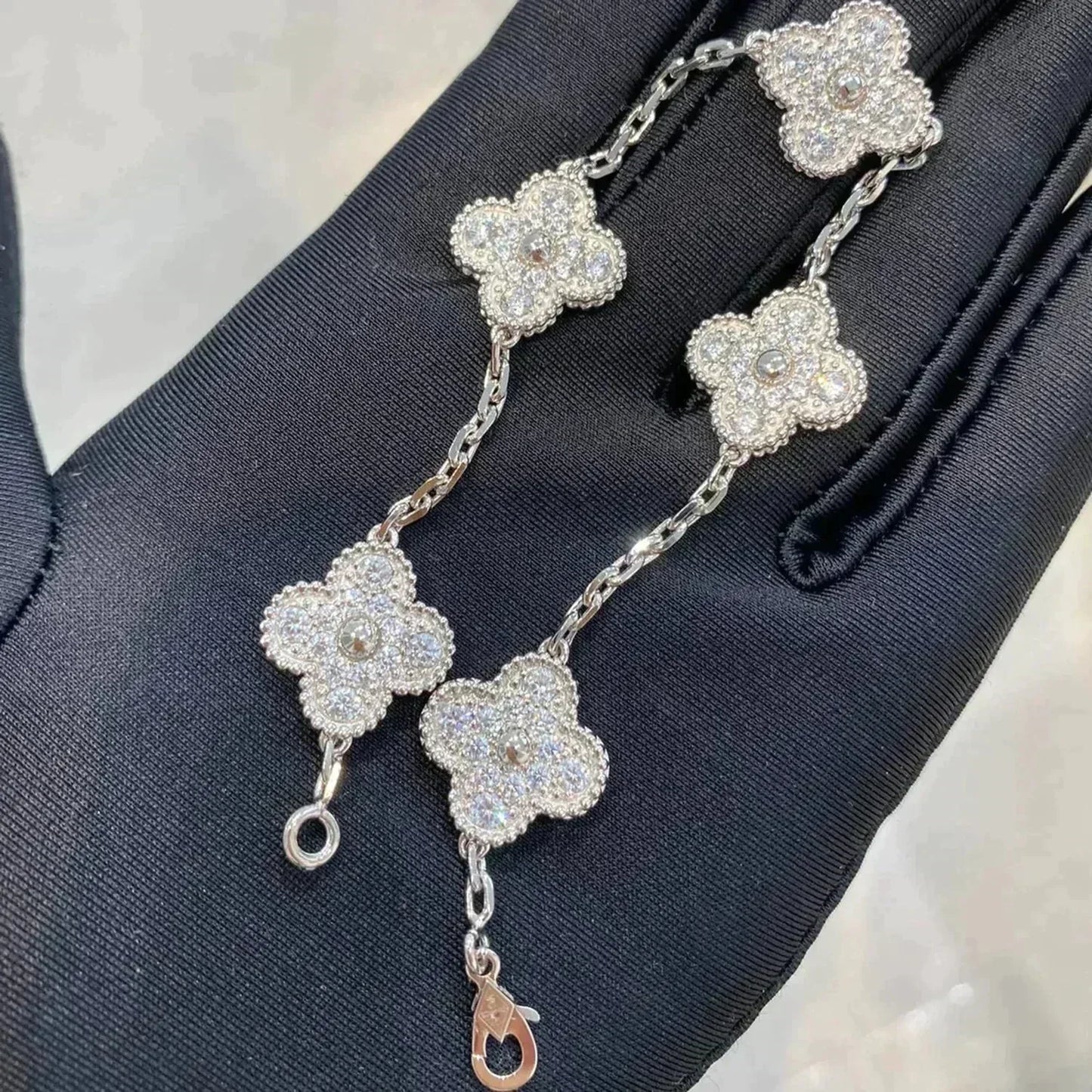 [Novalux]LUCKY CLOVER 5-MOTIF BRACELET - FULL-DIAMOND