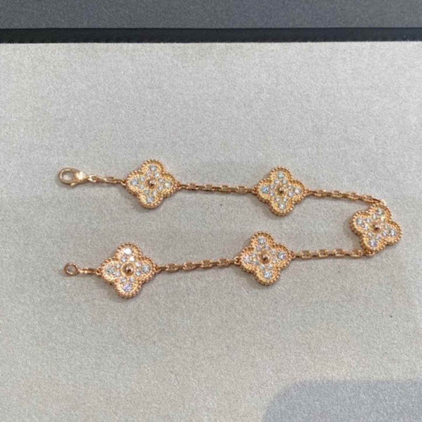 [Novalux]LUCKY CLOVER 5-MOTIF BRACELET - FULL-DIAMOND