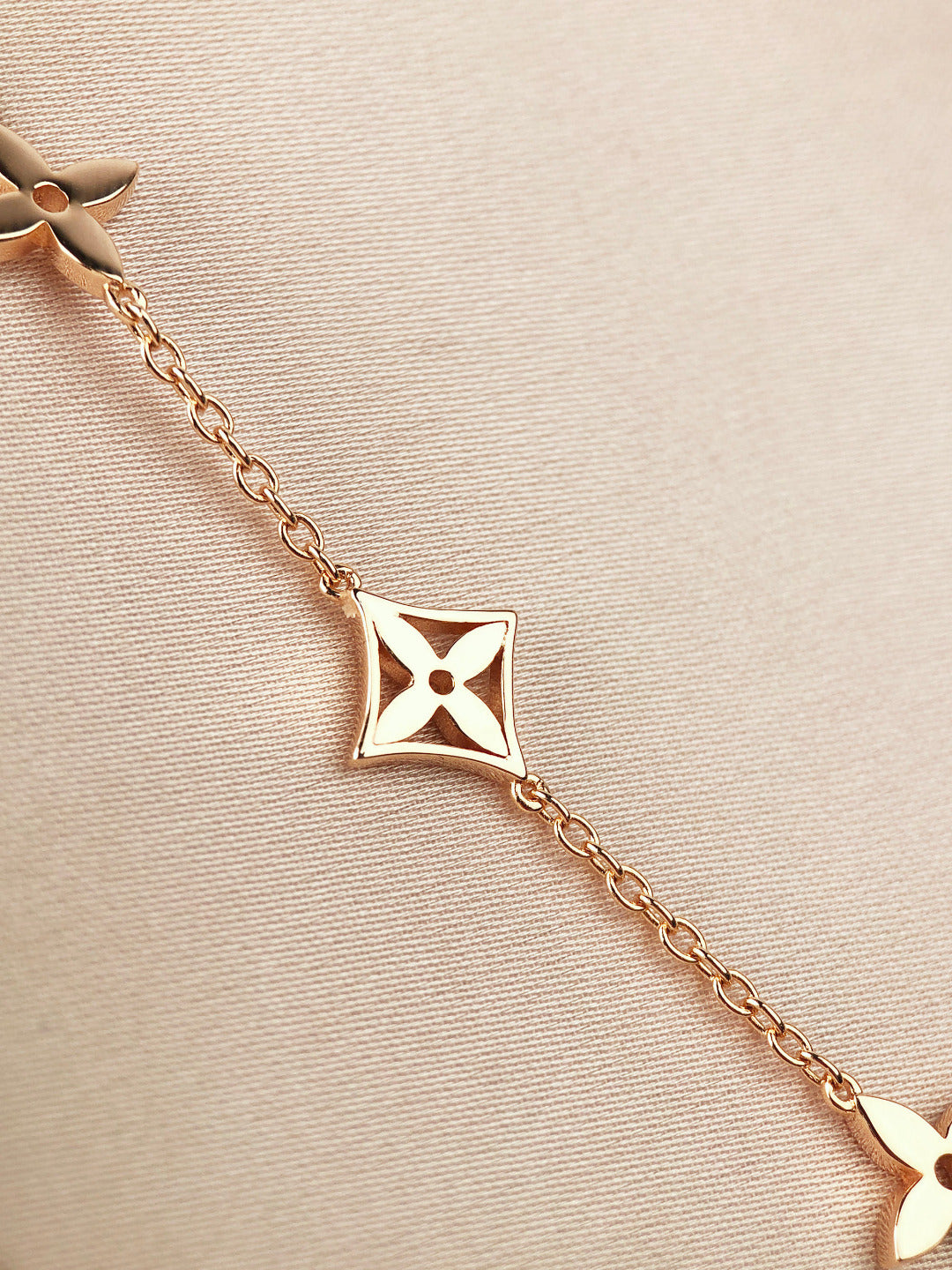 [Novalux]STAR AND SUN 7 MOTIFS GOLD BRACELET