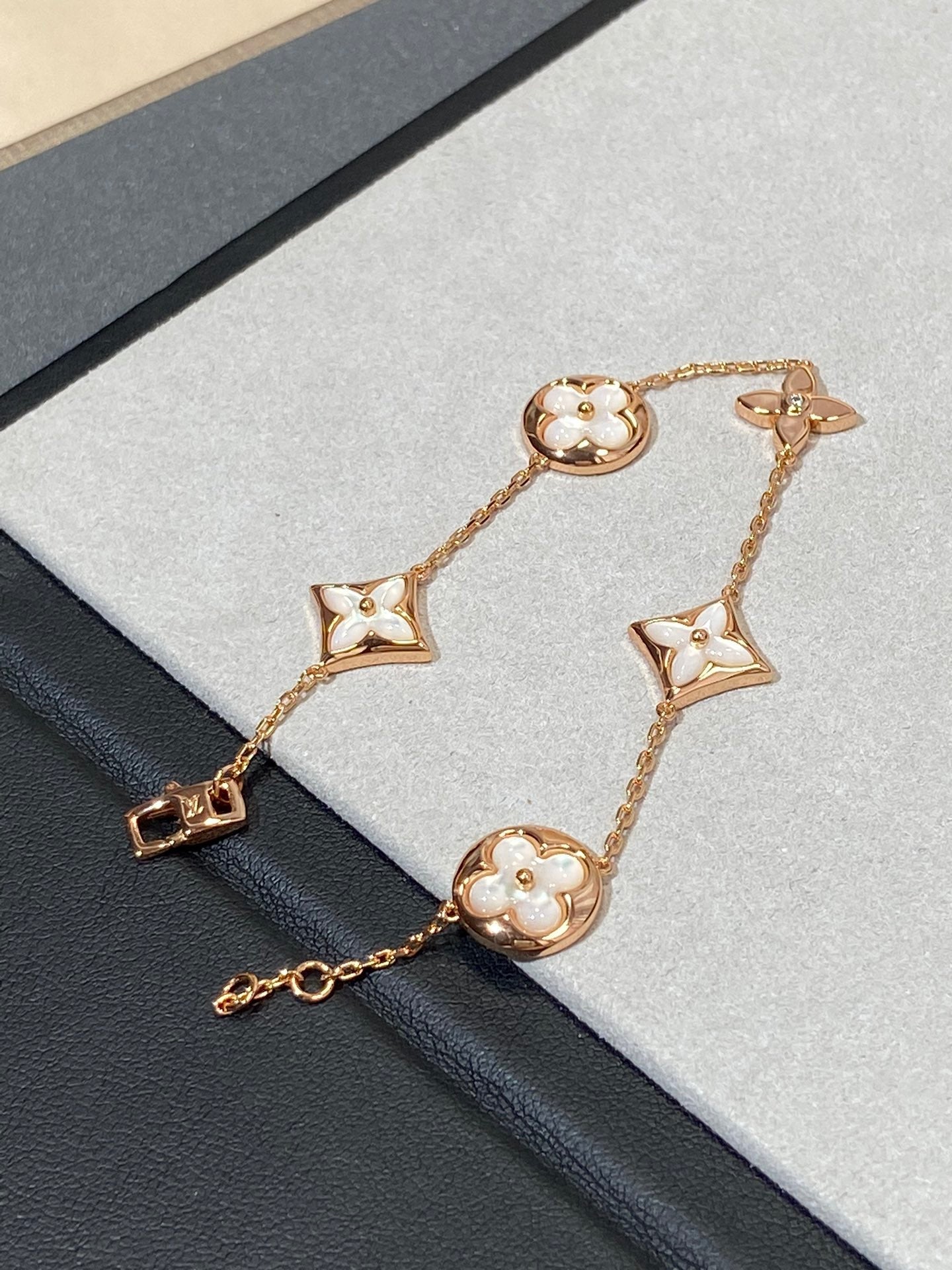 [Novalux]STAR AND SUN 5 MOTIF MOP ROSE GOLD BRACELET