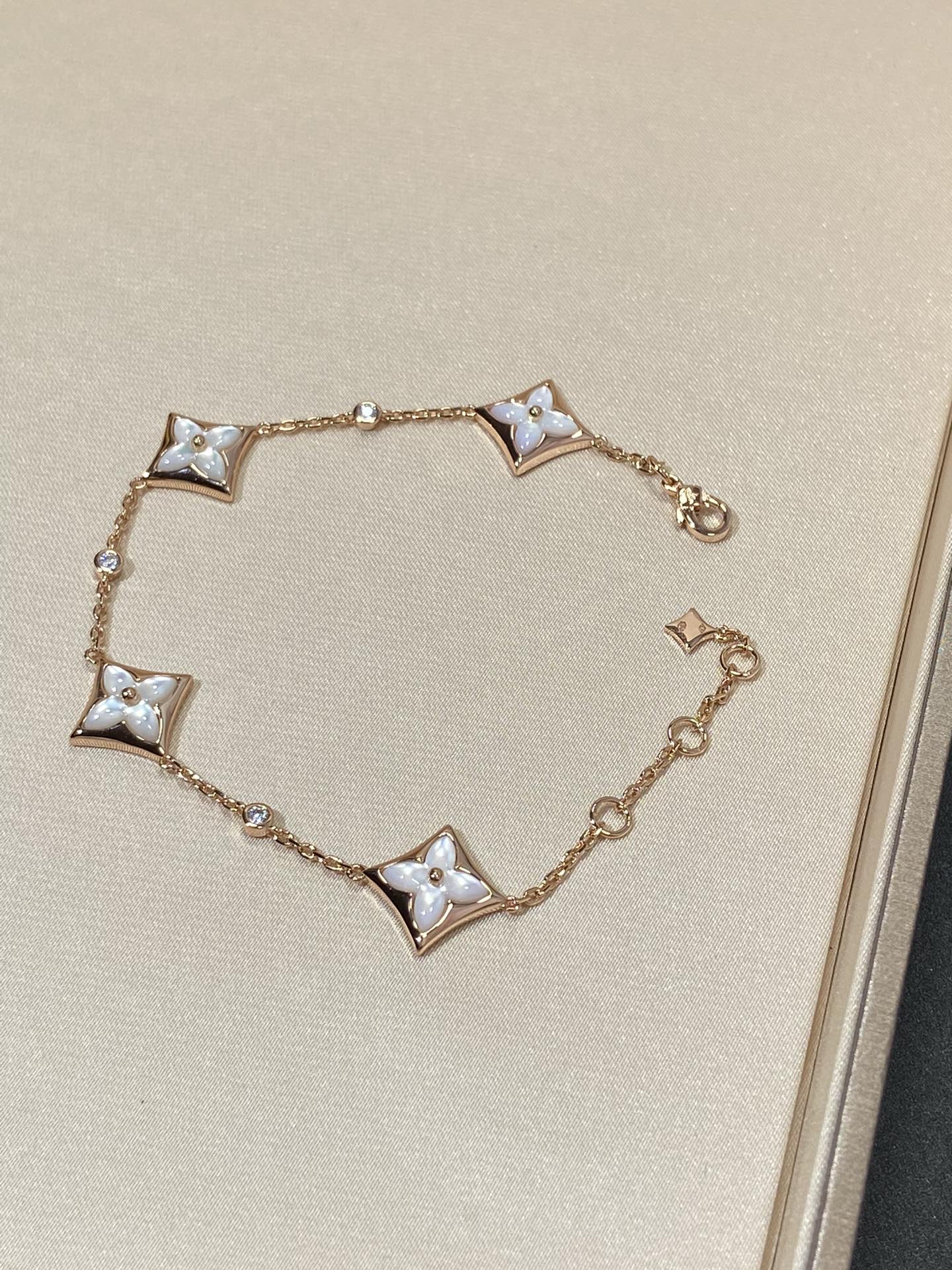 [Novalux]STAR 4 MOTIF MOP DIAMOND ROSE GOLD BRACELET