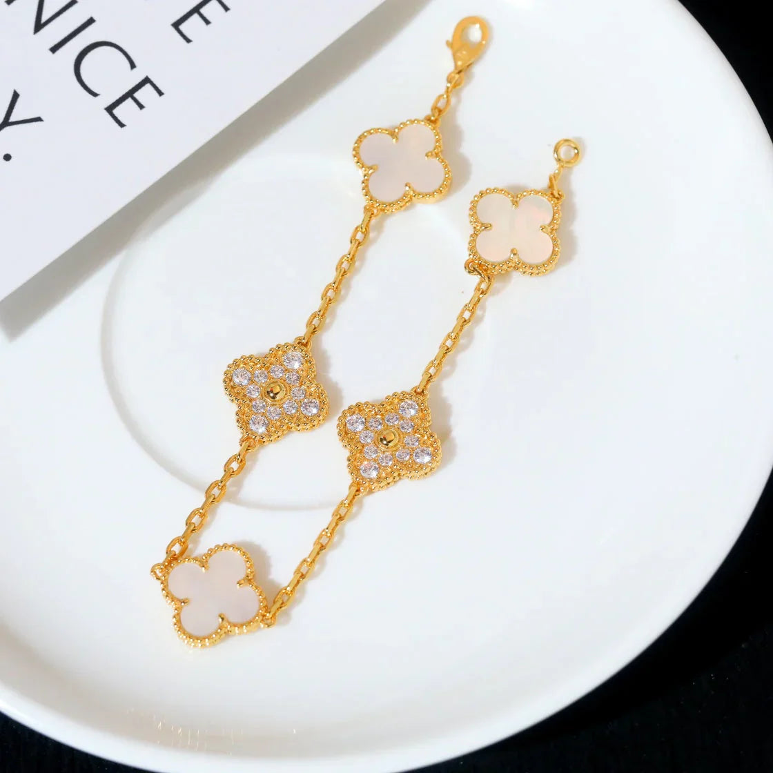 [Novalux]LUCKY CLOVER 5-MOTIF BRACELET - WHITE MOTHER-OF-PEARL COLLECTION