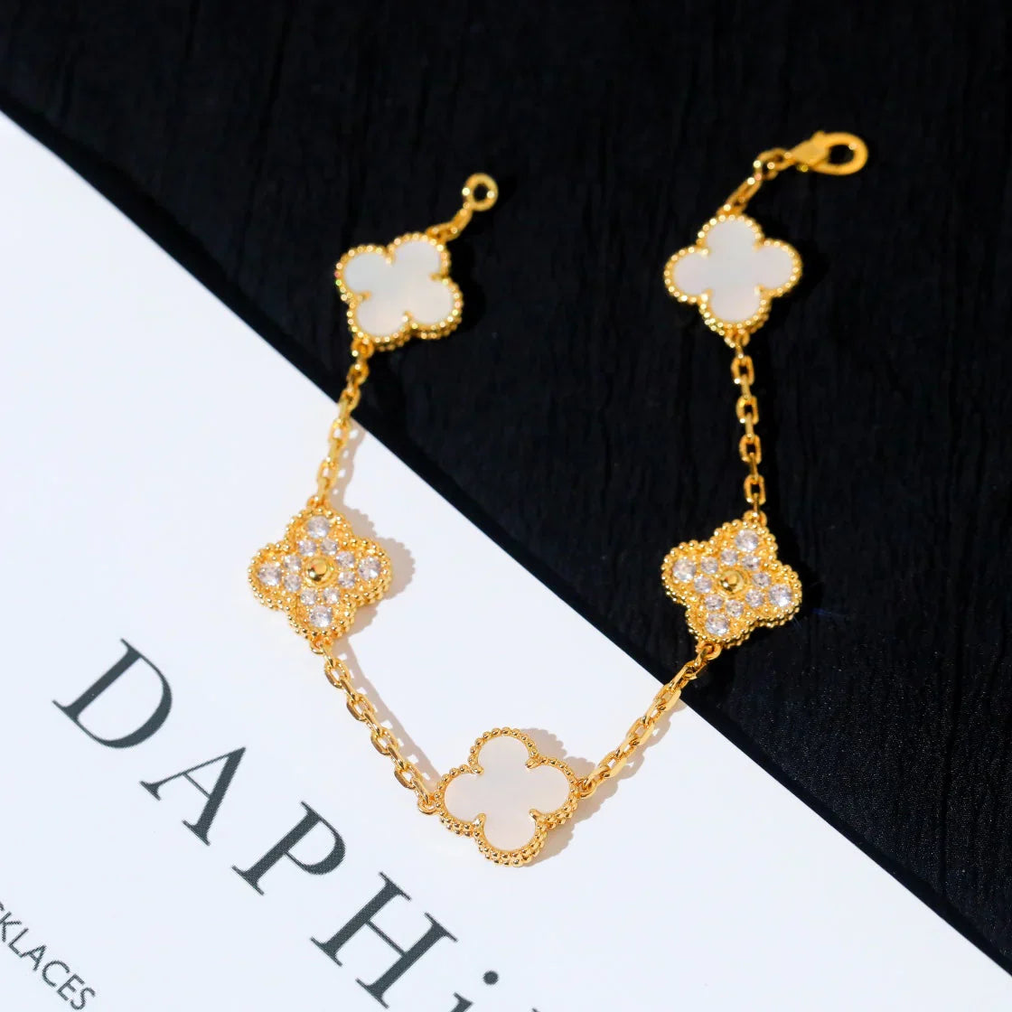 [Novalux]LUCKY CLOVER 5-MOTIF BRACELET - WHITE MOTHER-OF-PEARL COLLECTION