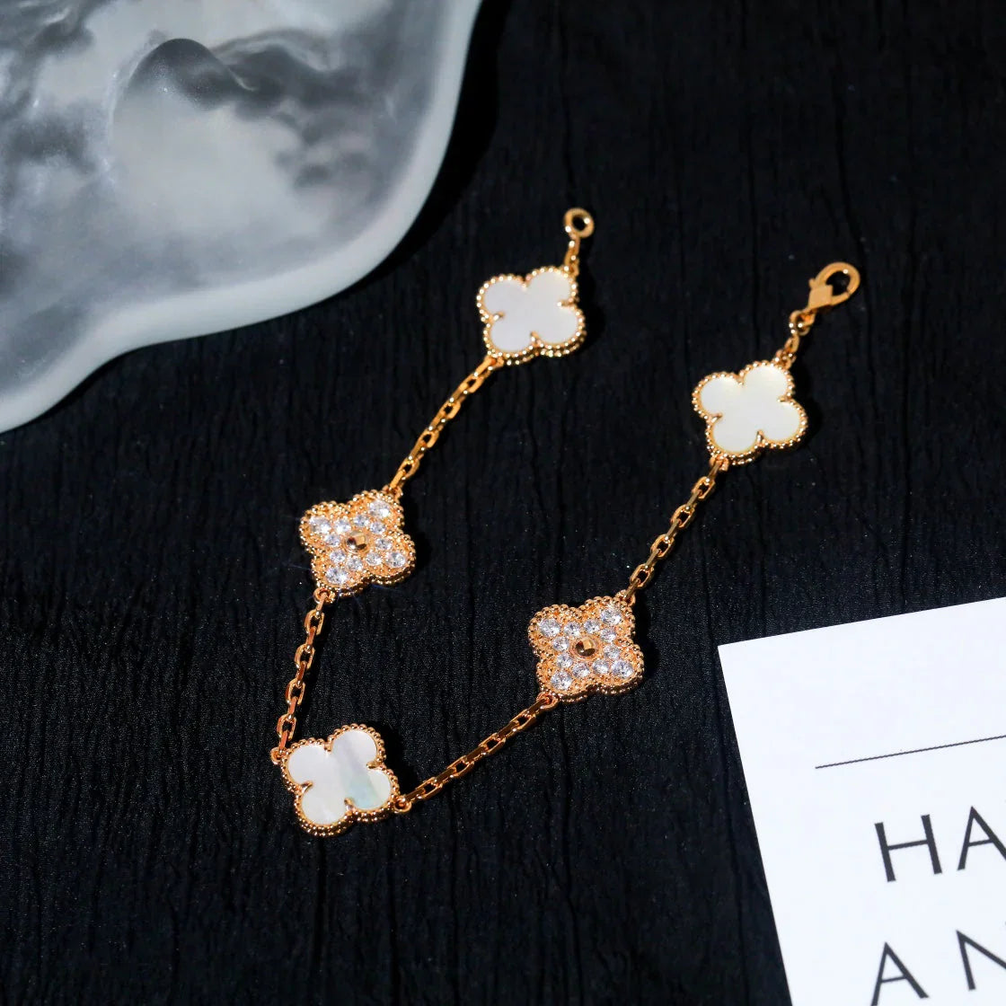 [Novalux]LUCKY CLOVER 5-MOTIF BRACELET - WHITE MOTHER-OF-PEARL COLLECTION