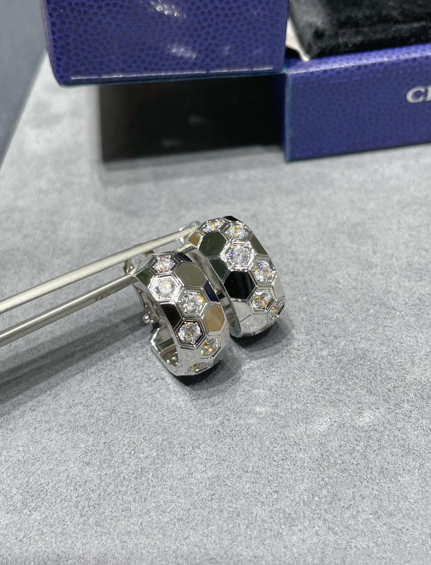 [Novalux]BEE LOVE DIAMOND HOOP EARRINGS