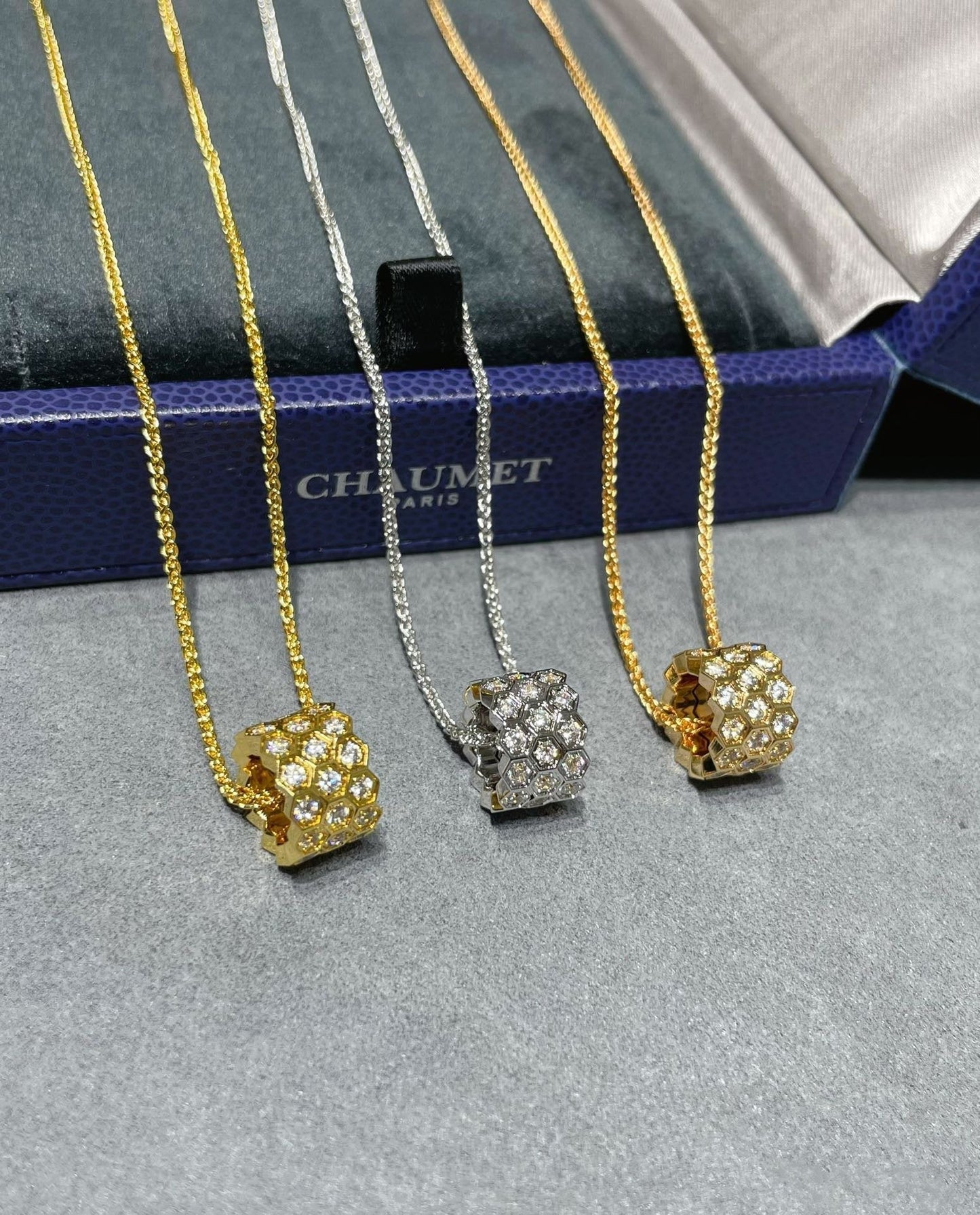 [Novalux]BEE LOVE DIAMOND PAVED 3 ROW NECKLACE