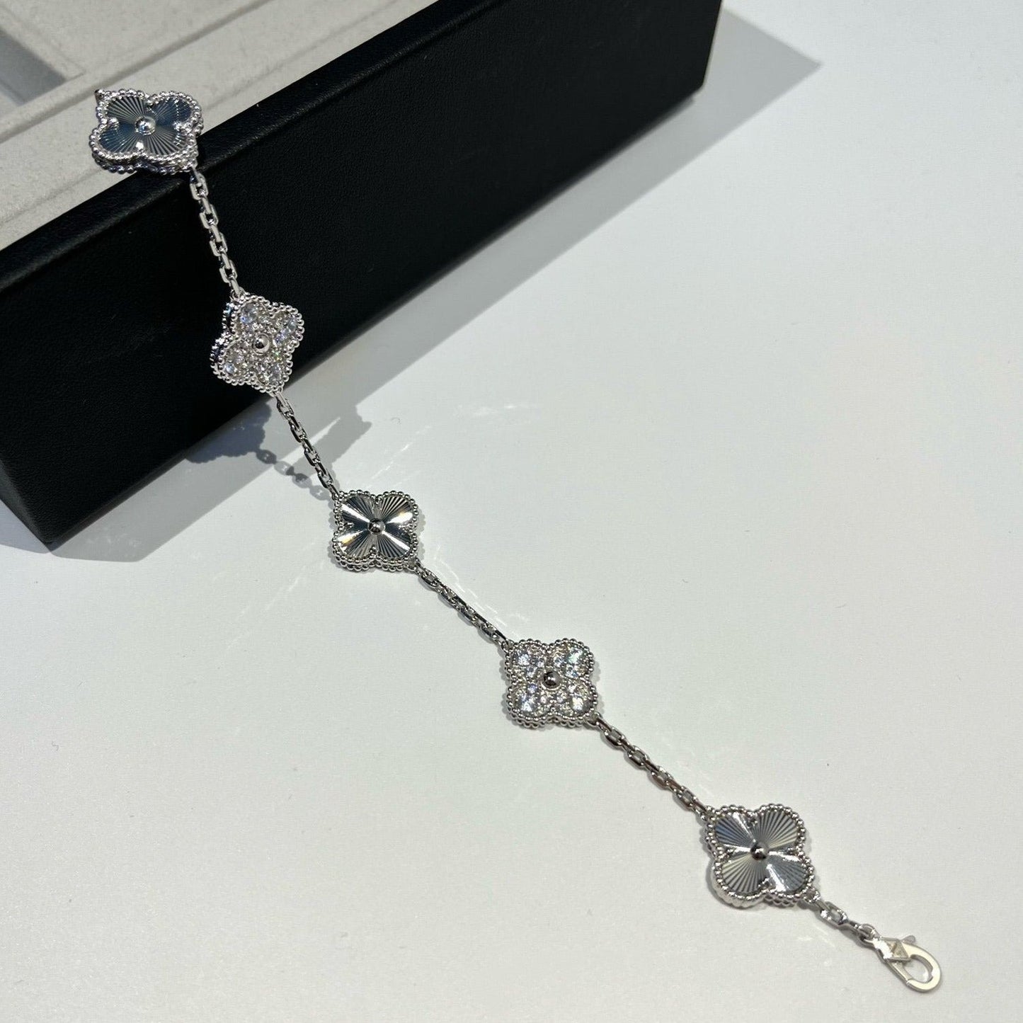 [Novalux]LUCKY CLOVER 5-MOTIF BRACELET - LASER COLLECTION