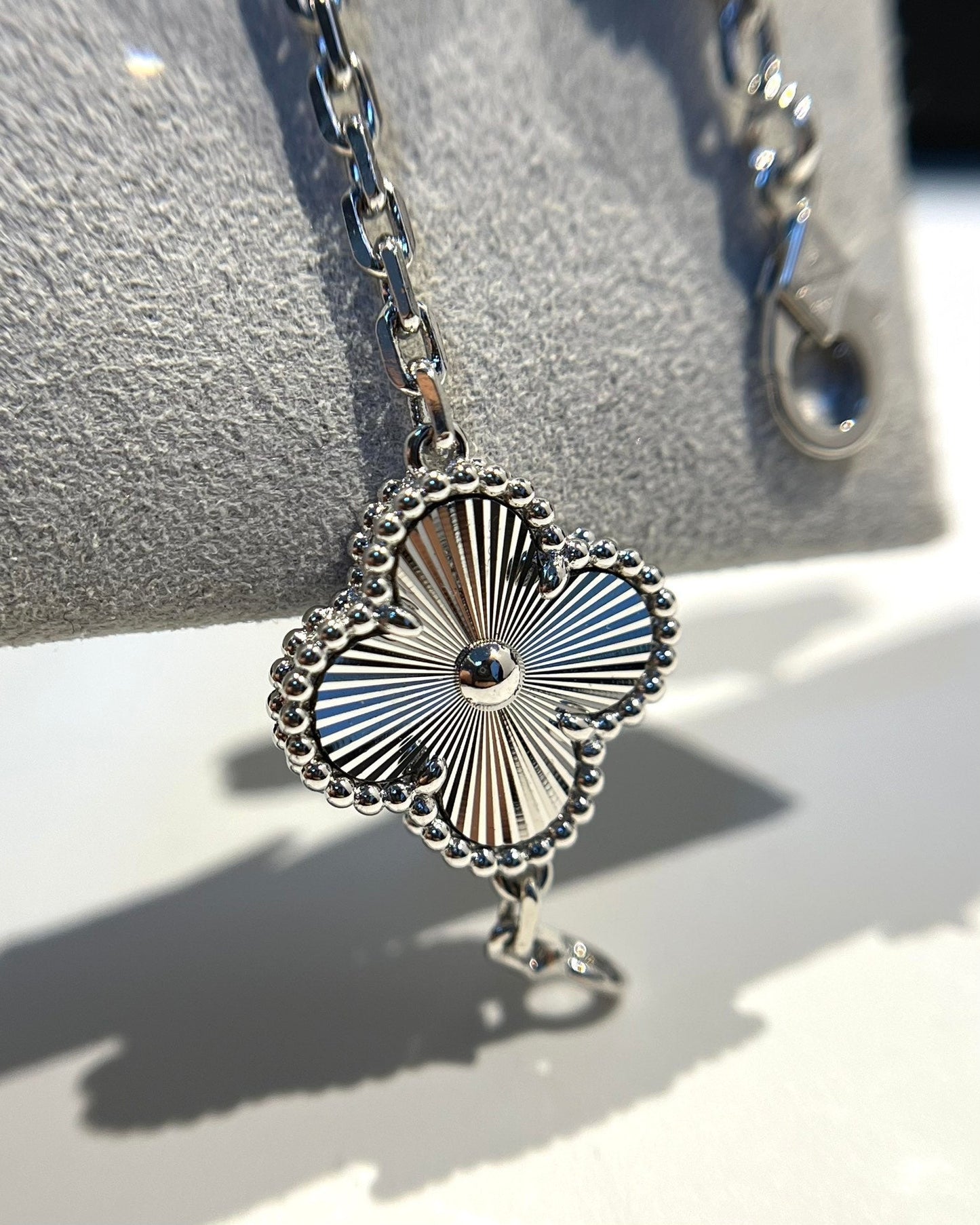 [Novalux]LUCKY CLOVER 5-MOTIF BRACELET - LASER COLLECTION
