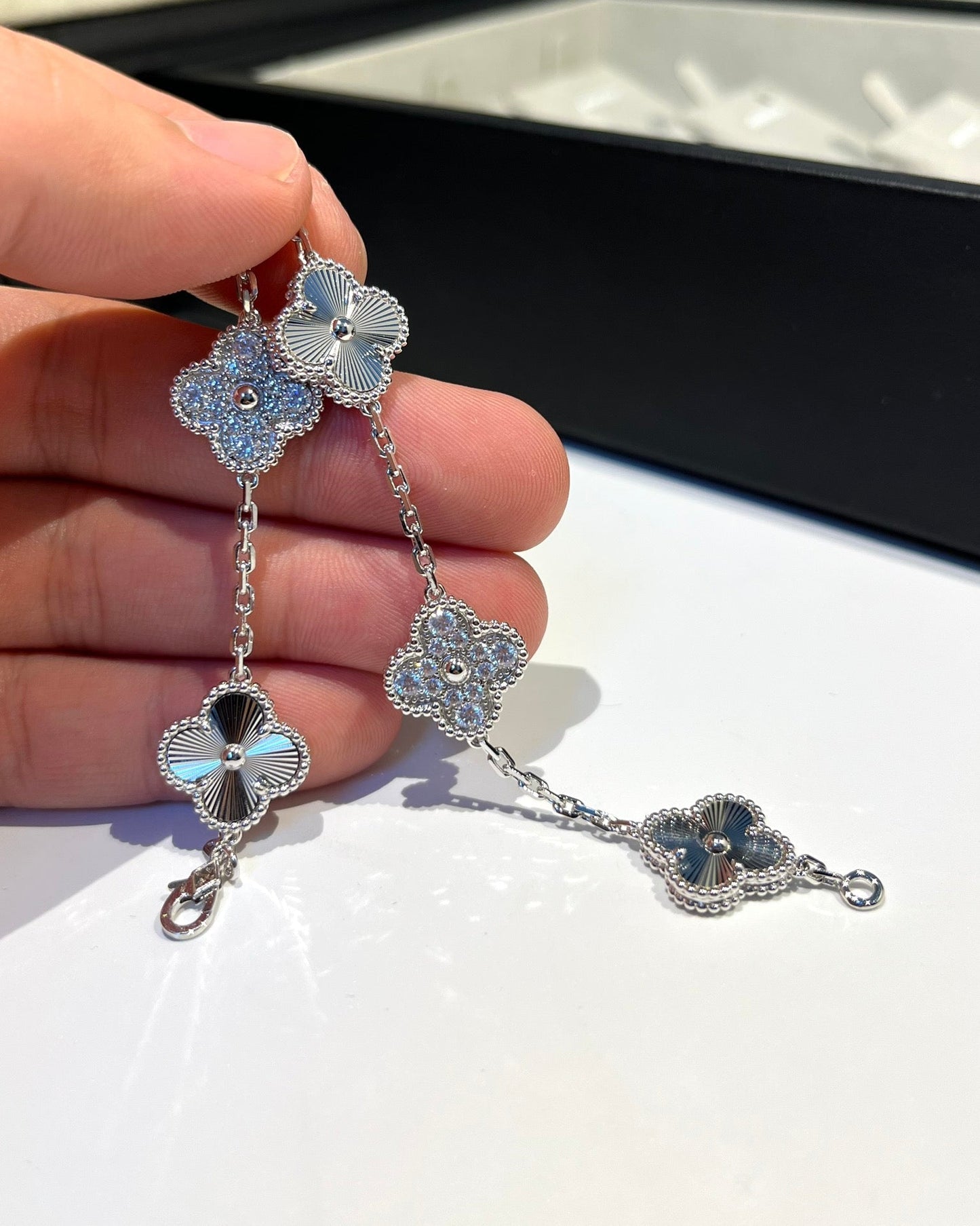 [Novalux]LUCKY CLOVER 5-MOTIF BRACELET - LASER COLLECTION