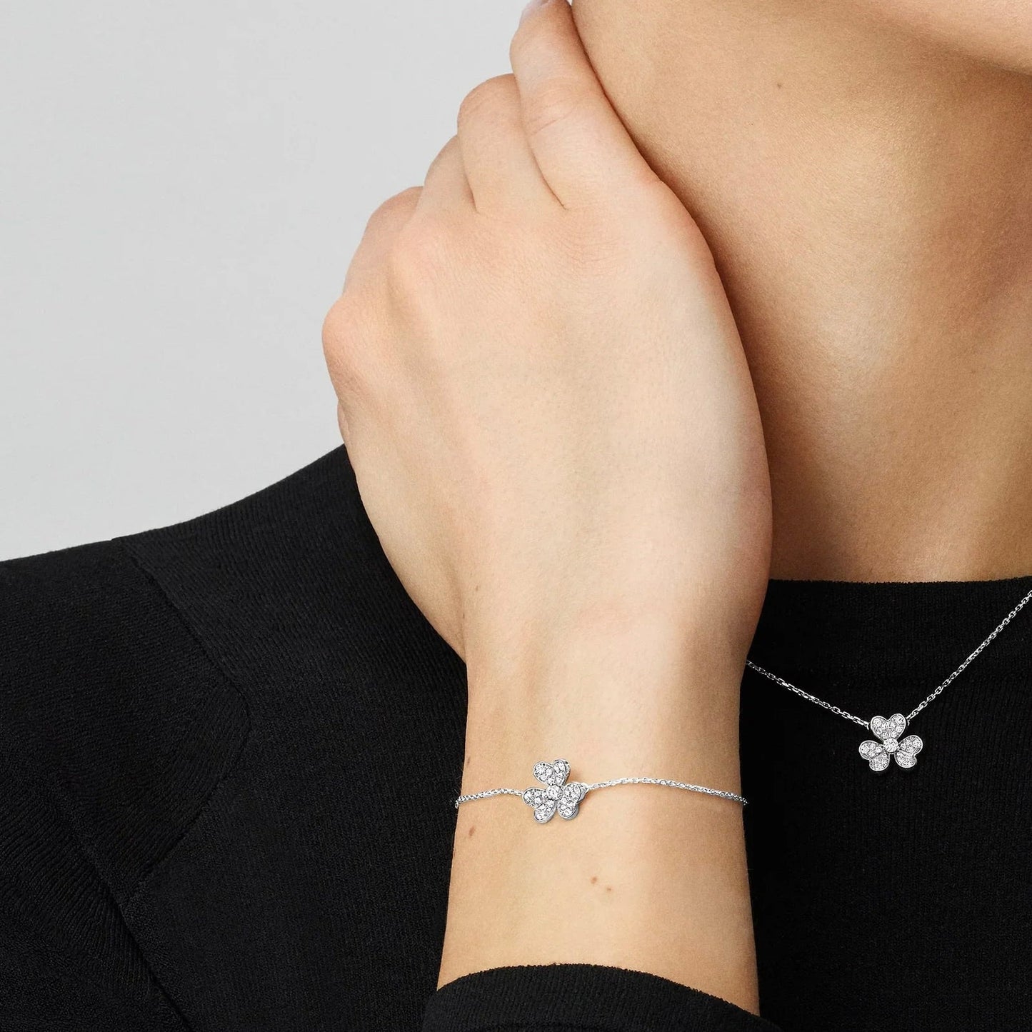 [Novalux]LUMINOUS BLOSSOM SINGLE-MOTIF CHARM BRACELET