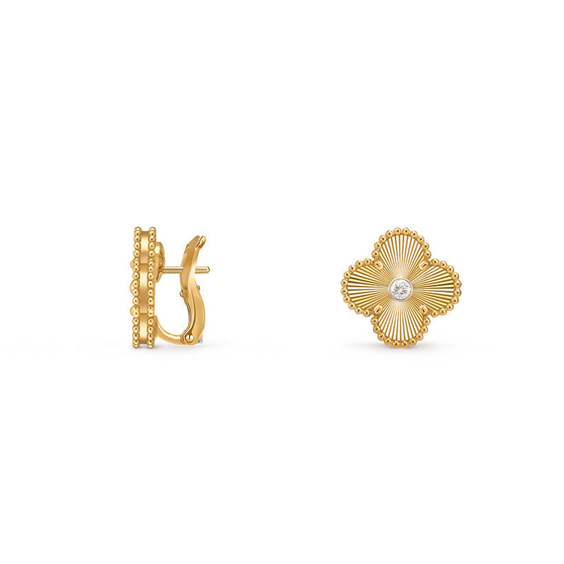 [Novalux]15MM CLOVER FLOWER STUD EARRINGS DIAMOND-GOLD COLLECTION