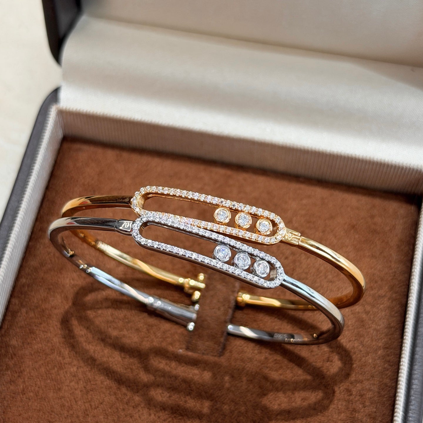 [Novalux]MOVE PAVÉ DIAMOND BANGLE BRACELET M