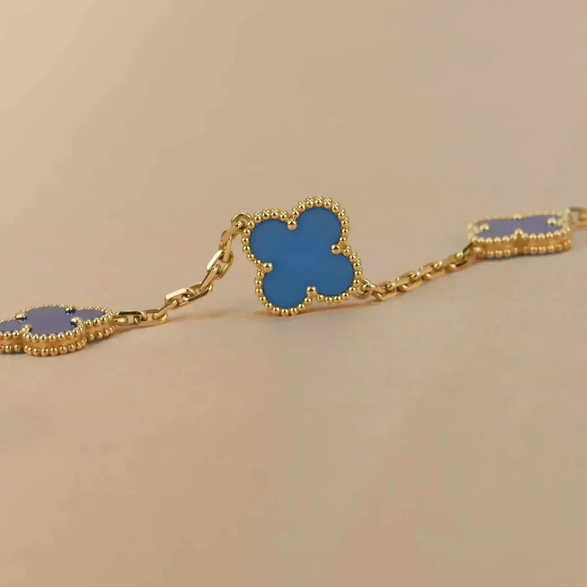 [Novalux]LUCKY CLOVER 5-MOTIF BRACELET - BLUE AGATE COLLECTION