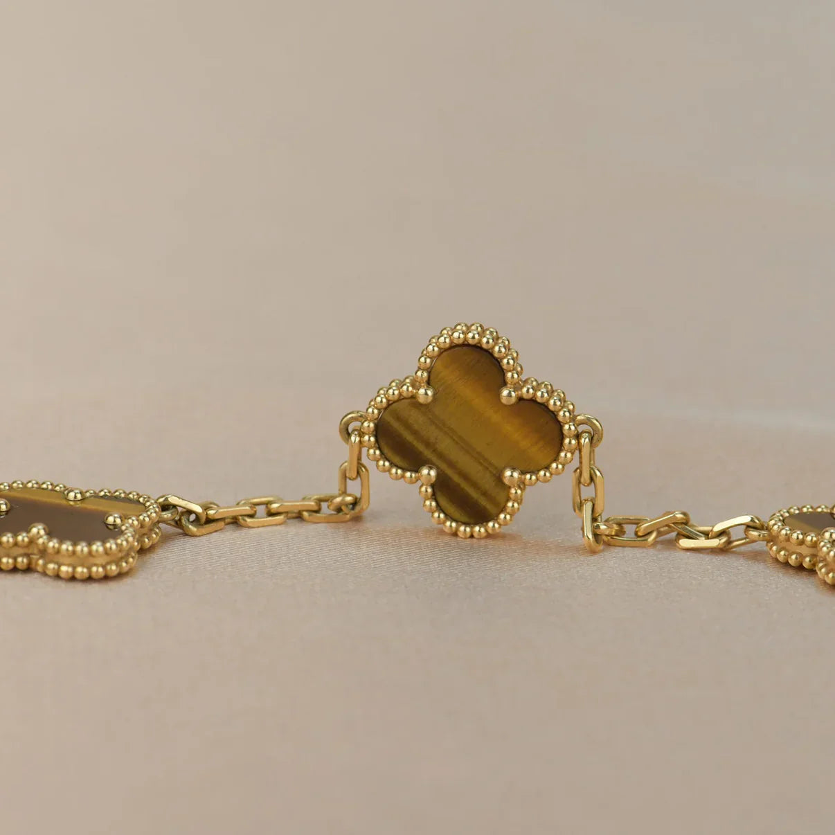 [Novalux]LUCKY CLOVER 5-MOTIF BRACELET -  TIGER’S EYE COLLECTION