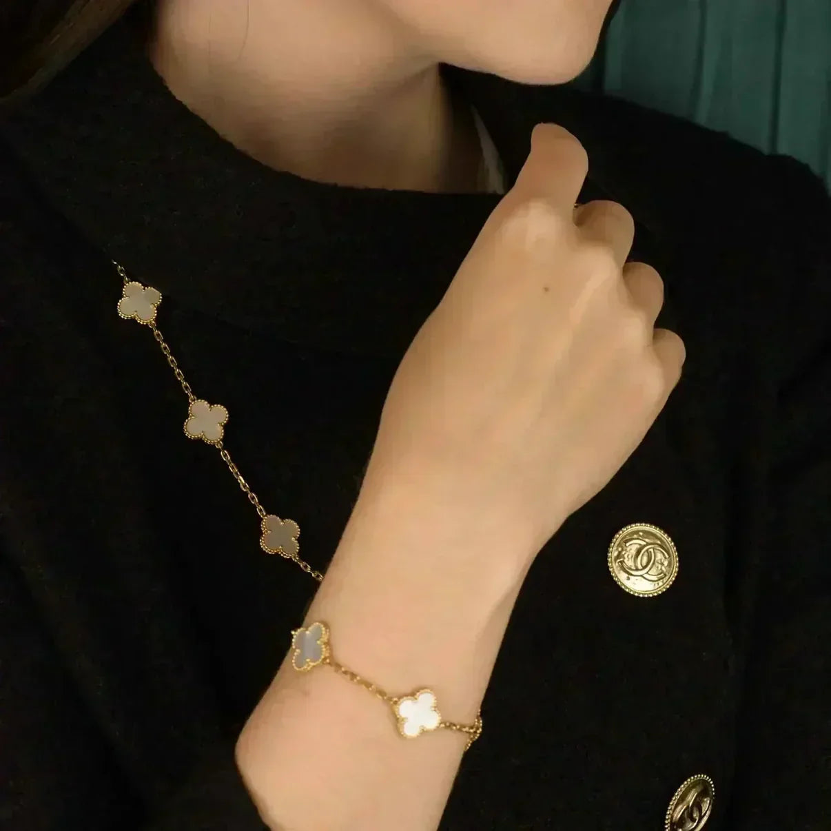 [Novalux]LUCKY CLOVER 5-MOTIF BRACELET - WHITE MOTHER-OF-PEARL COLLECTION