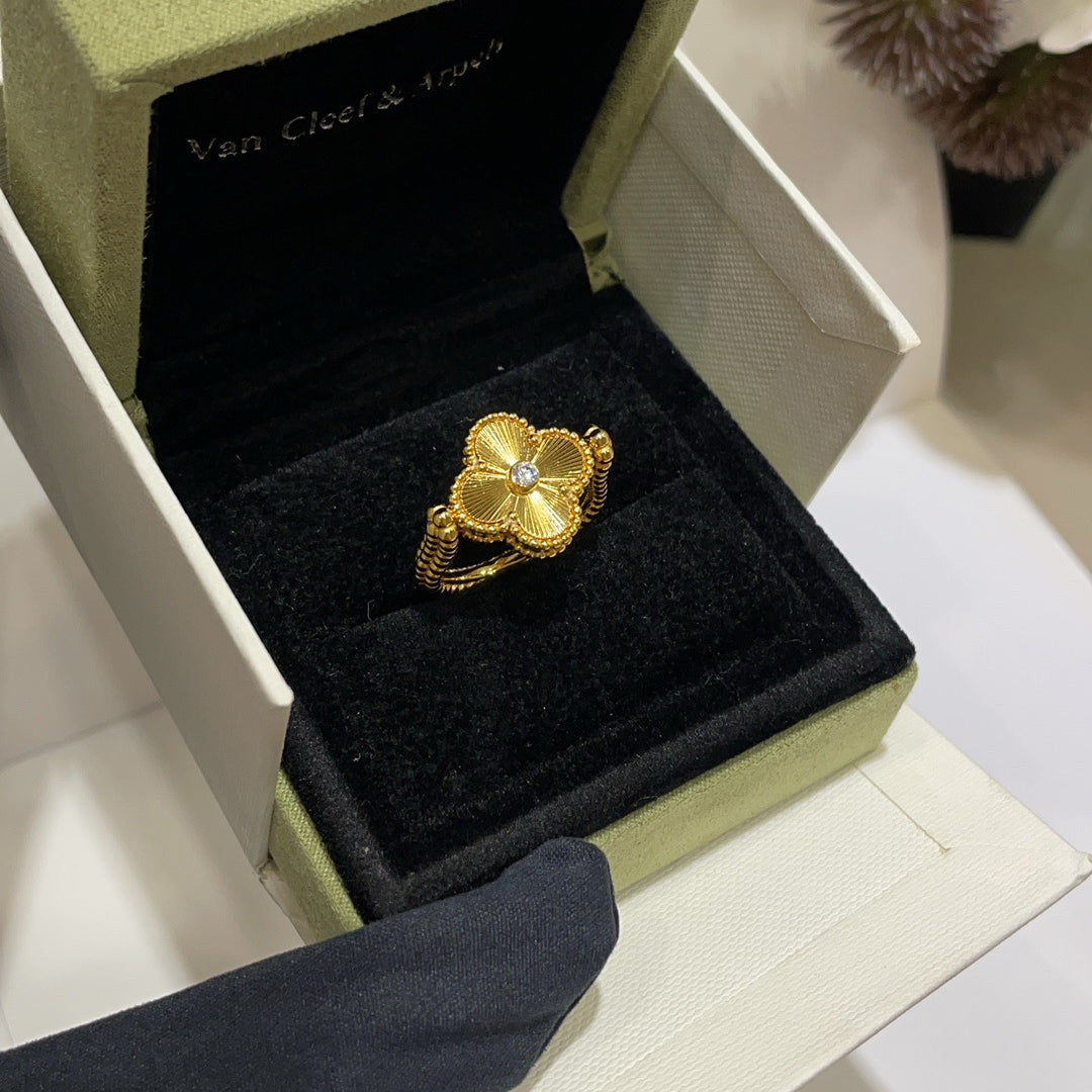 [Novalux]LUCKY CLOVER GOLD REVERSIBLE RING