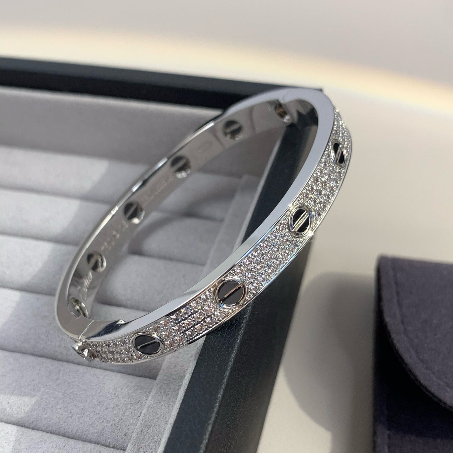 [Novalux]CLASSIC 6.1MM LOVE BANGLE - DIAMOND PAVÉ & BLACK CERAMIC