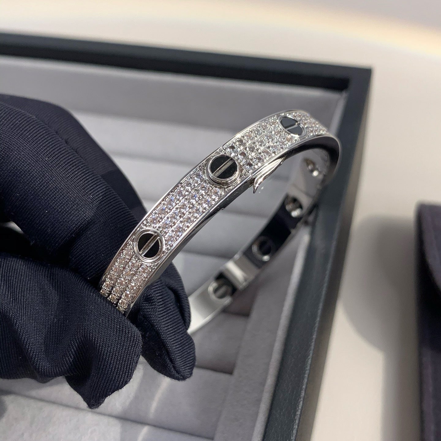 [Novalux]CLASSIC 6.1MM LOVE BANGLE - DIAMOND PAVÉ & BLACK CERAMIC