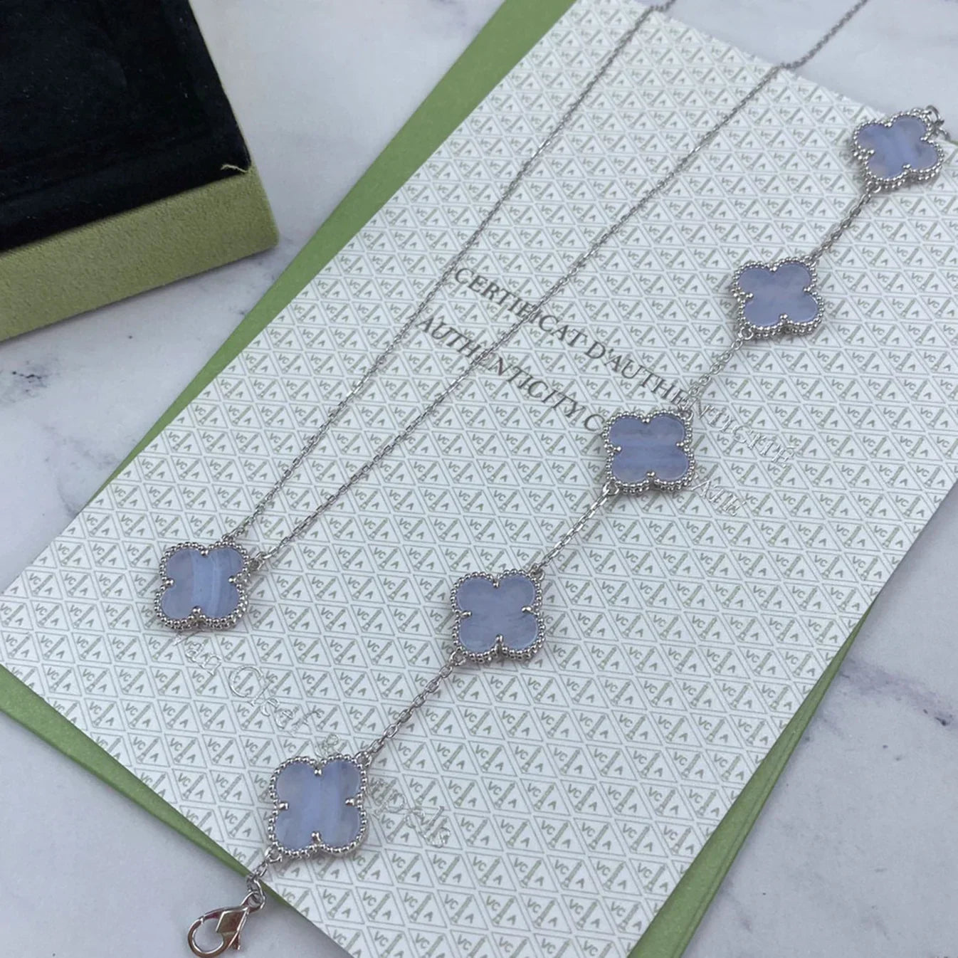 [Novalux]LUCKY CLOVER 5-MOTIF BRACELET - PURPLE CHALCEDONY COLLECTION