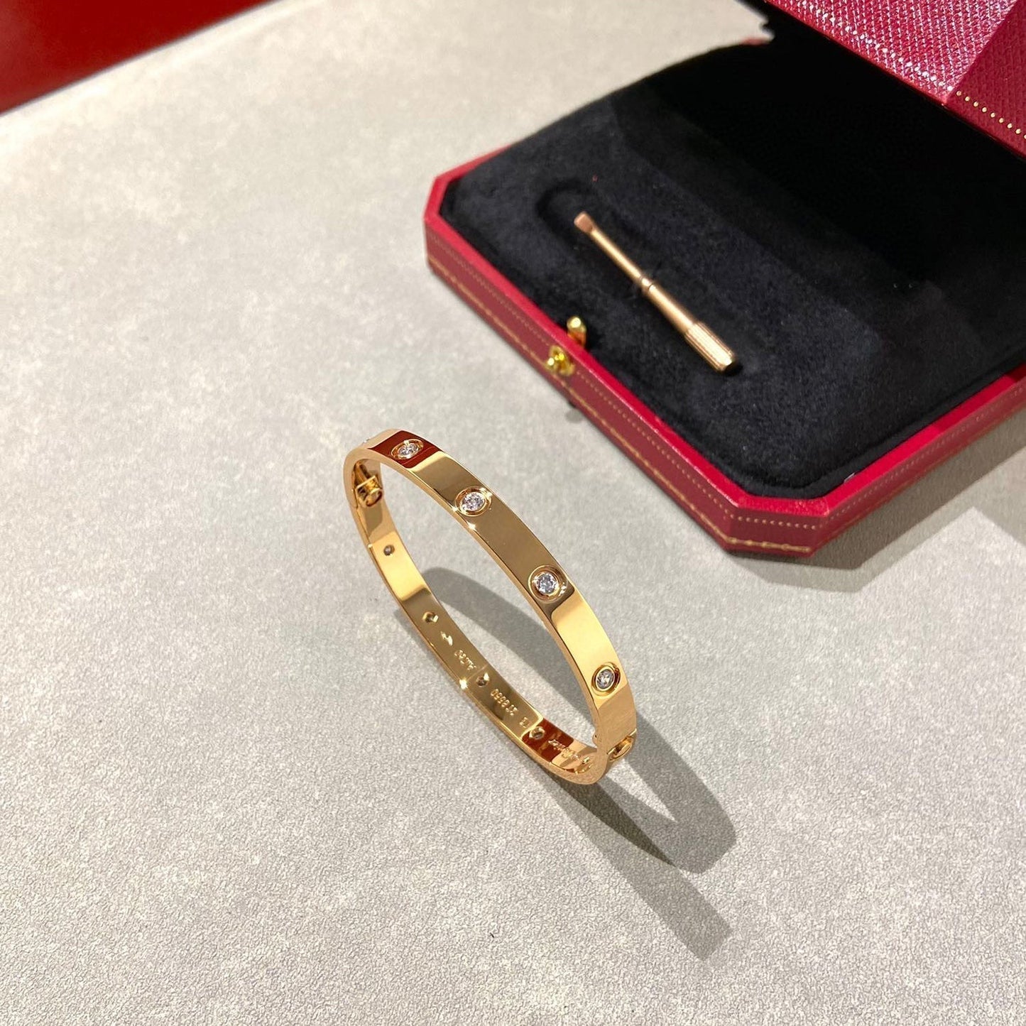 [Novalux]CLASSIC 6.1MM LOVE BANGLE - 10-DIAMOND