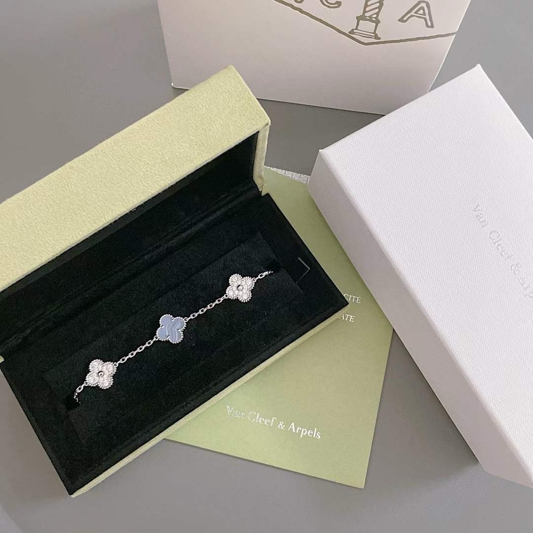 [Novalux]LUCKY CLOVER 5-MOTIF BRACELET - PURPLE CHALCEDONY COLLECTION