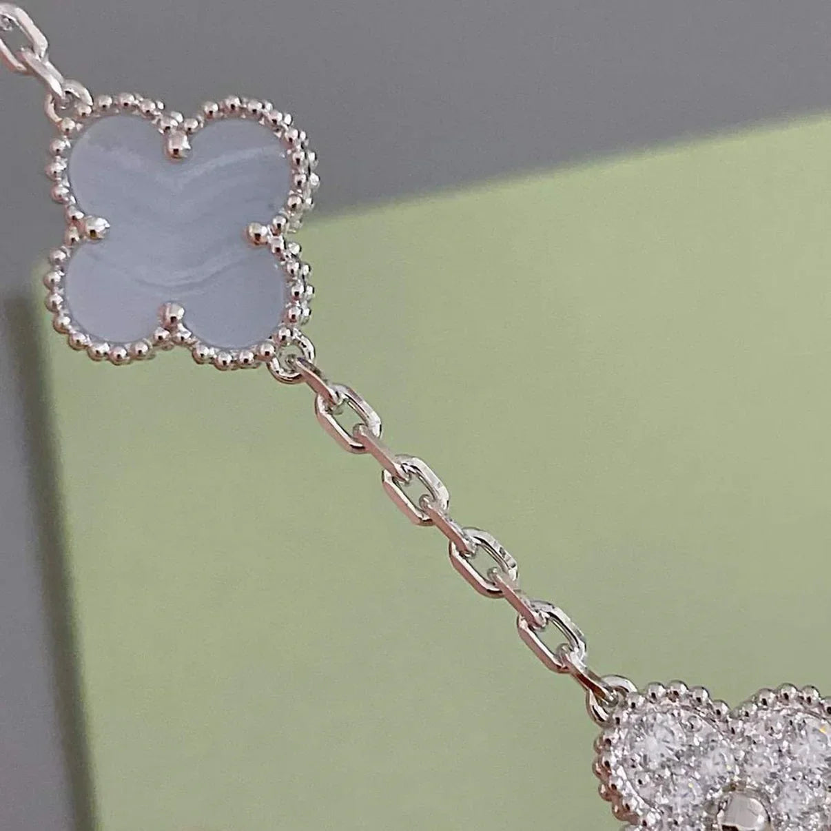 [Novalux]LUCKY CLOVER 5-MOTIF BRACELET - PURPLE CHALCEDONY COLLECTION