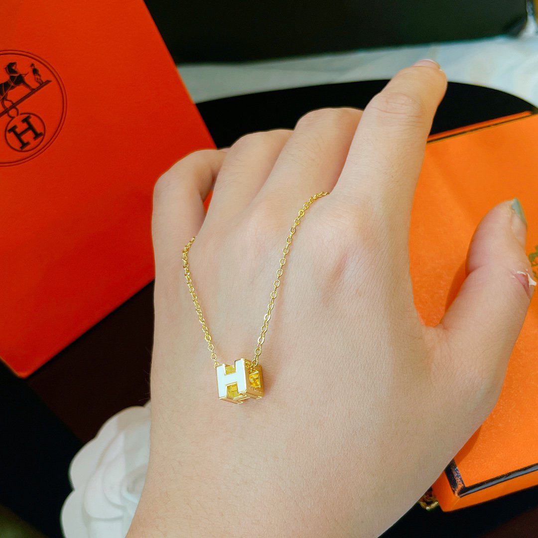 [Novalux]H WHITE SQUARE GOLD NECKLACE