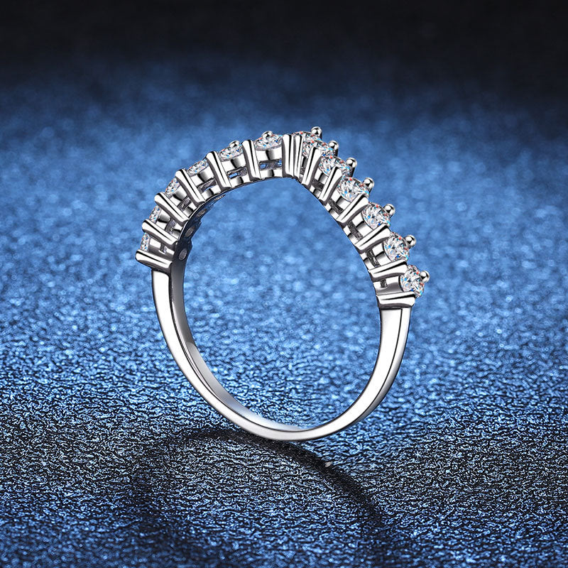 [Novalux]ELEGANT V-SHAPED CHEVRON MOISSANITE RING