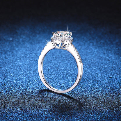 [Novalux]RADIANT ROUND HALO MOISSANITE ENGAGEMENT RING