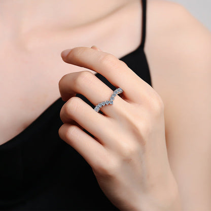 [Novalux]ELEGANT V-SHAPED CHEVRON MOISSANITE RING