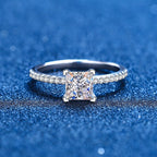 [Novalux]ELEGANT PRINCESS CUT MOISSANITE ENGAGEMENT RING