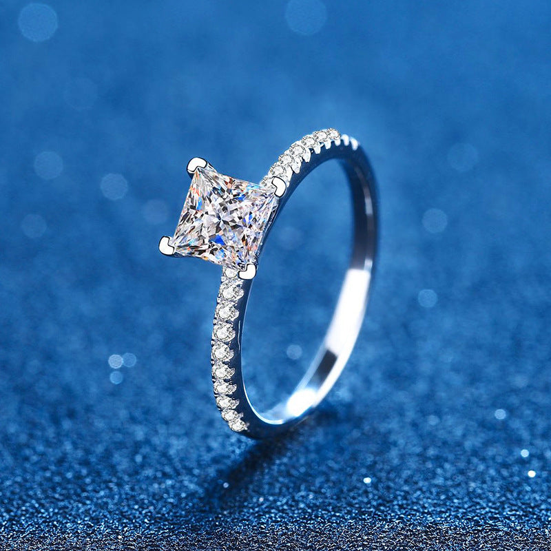 [Novalux]ELEGANT PRINCESS CUT MOISSANITE ENGAGEMENT RING